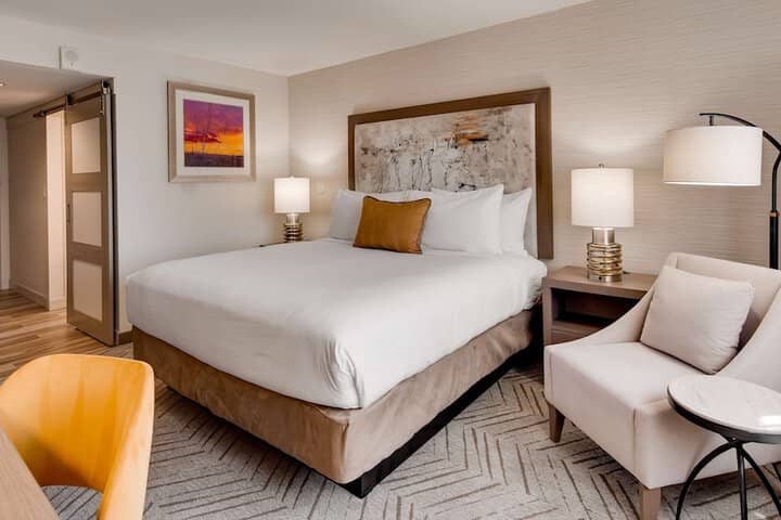 Room 4 of 27