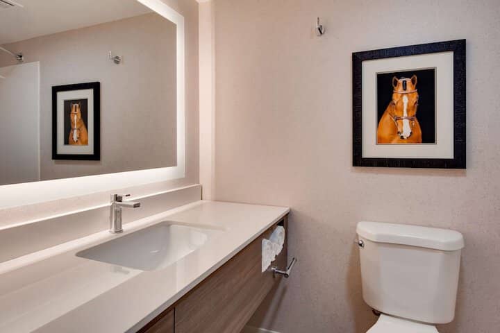 Room 17 of 27